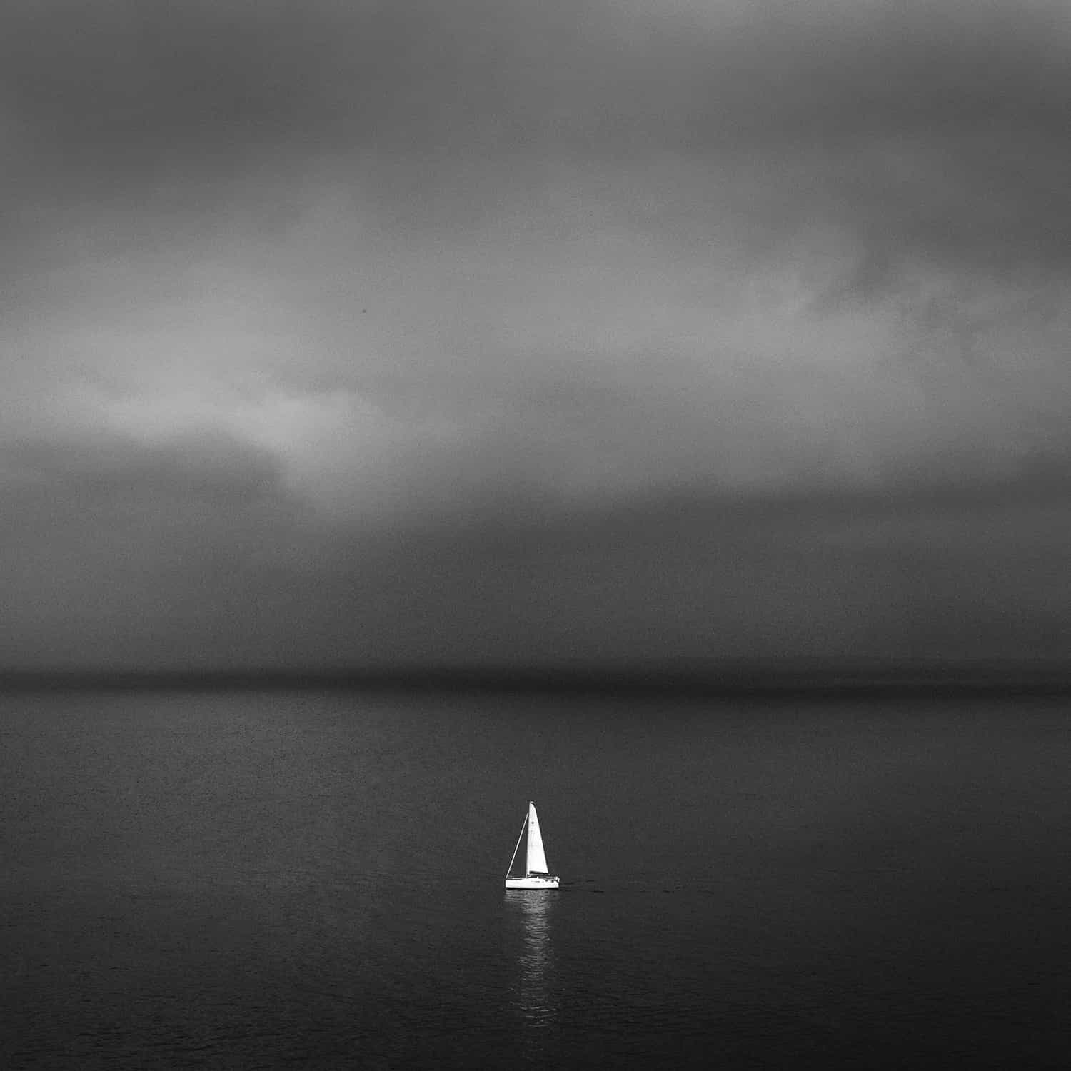 photographie noir et blanc d'un voilier © francois nussbaumer