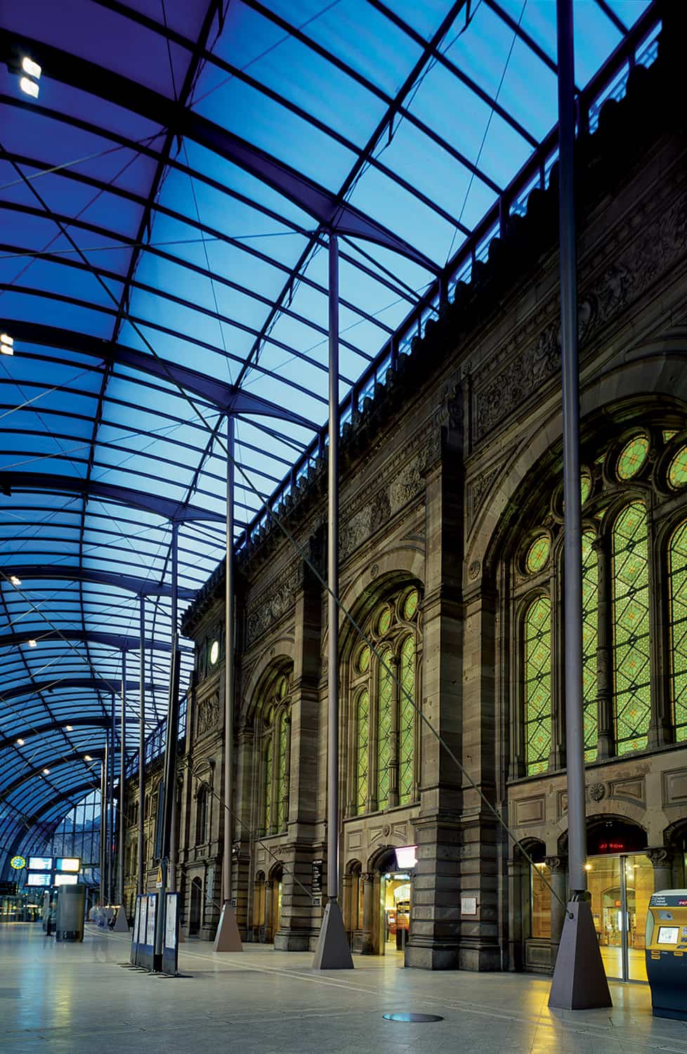 photographie d'architecture de la verrière de la gare de Strasbourg © francois nussbaumer